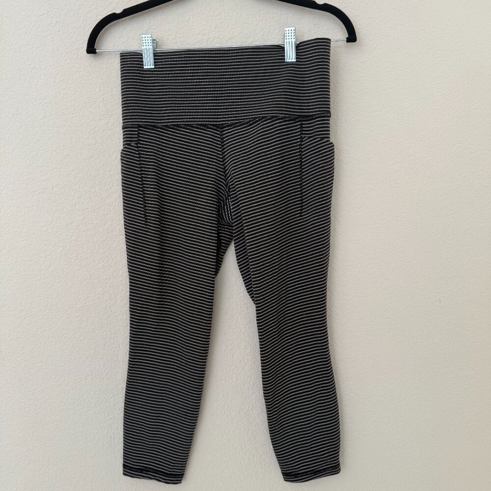 NWOT Athleta Striped Cropped Leggings
